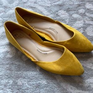 Yellow, pointed toe flats